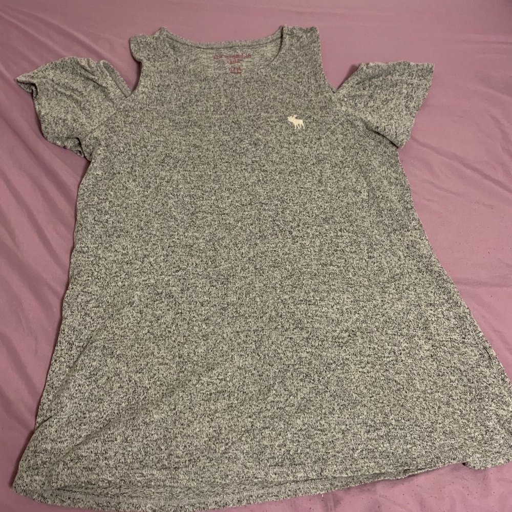 Abecrombie open shoulder top/shirt